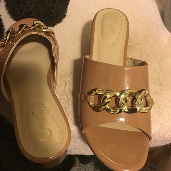 EST. 1946, in new condition size 9, patent leather shoes gorgeous 🤩 - Picture 3 of 4